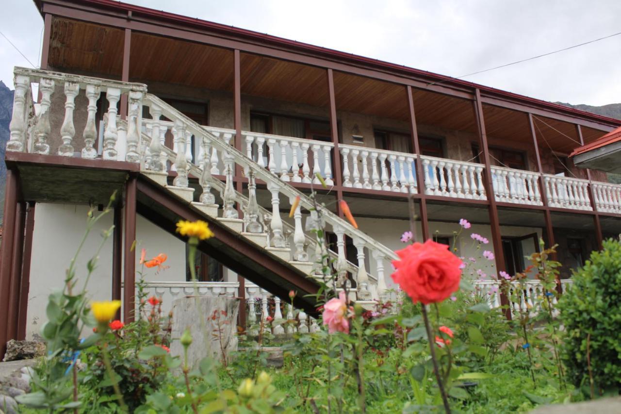 Roza Guesthouse Казбеги Экстерьер фото