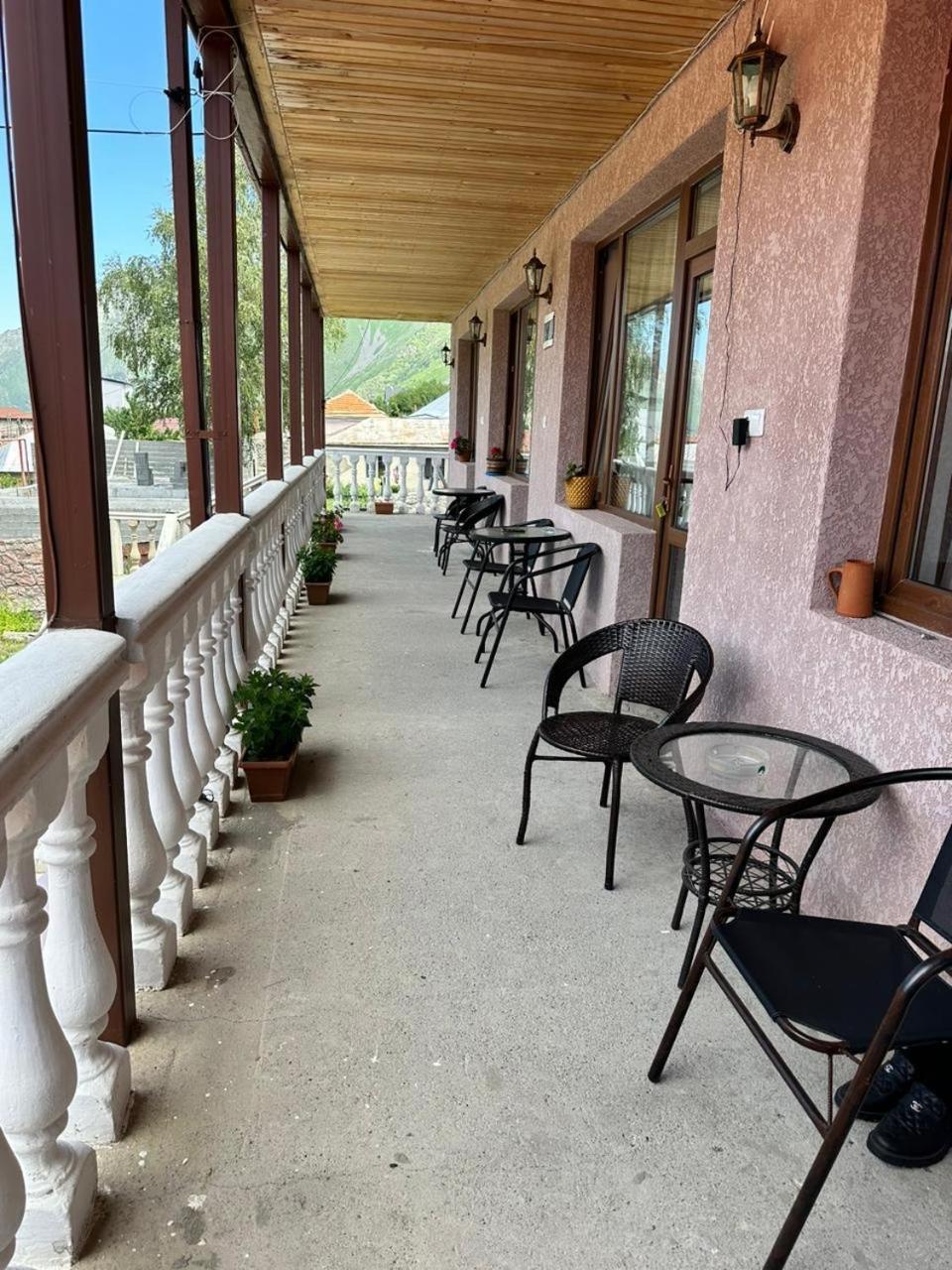 Roza Guesthouse Казбеги Экстерьер фото